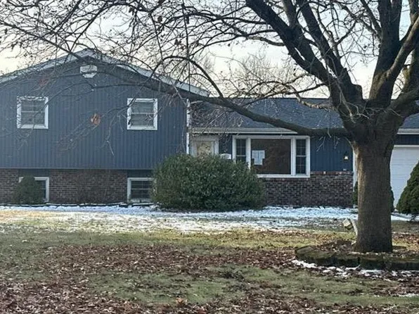 8957 Luann Dr N, Demotte, IN 46310