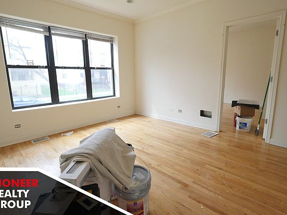 3rd image of 3240 W Leland Ave #1WW