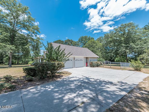 5th image of 8258 Knoxville Rd