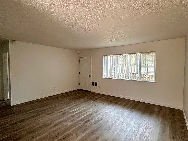 5331-5335 NE 24th Ave #5331 — Photo 4