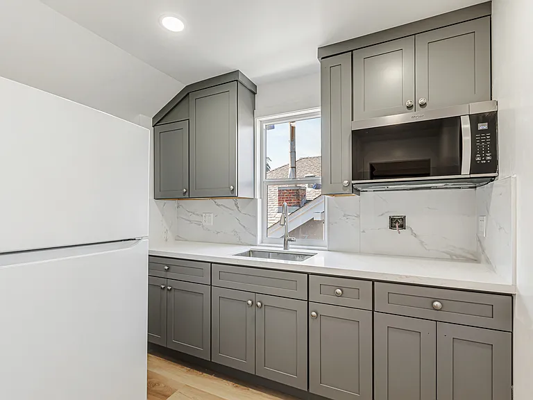 277 N 5th St #A — Photo 5