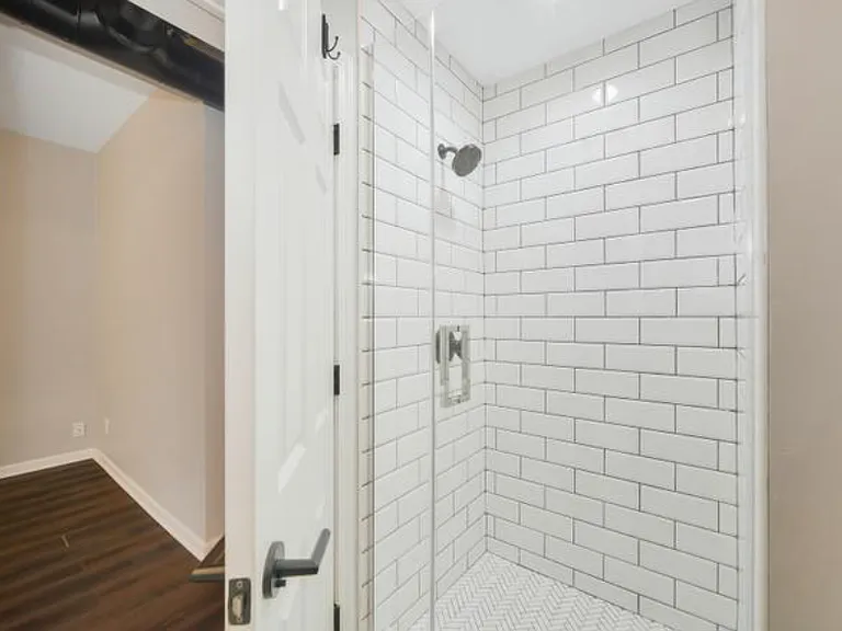 1232 W Huron St — Photo 8