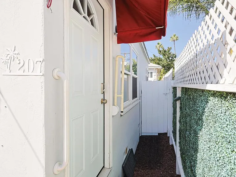 207 C Ave — Photo 24