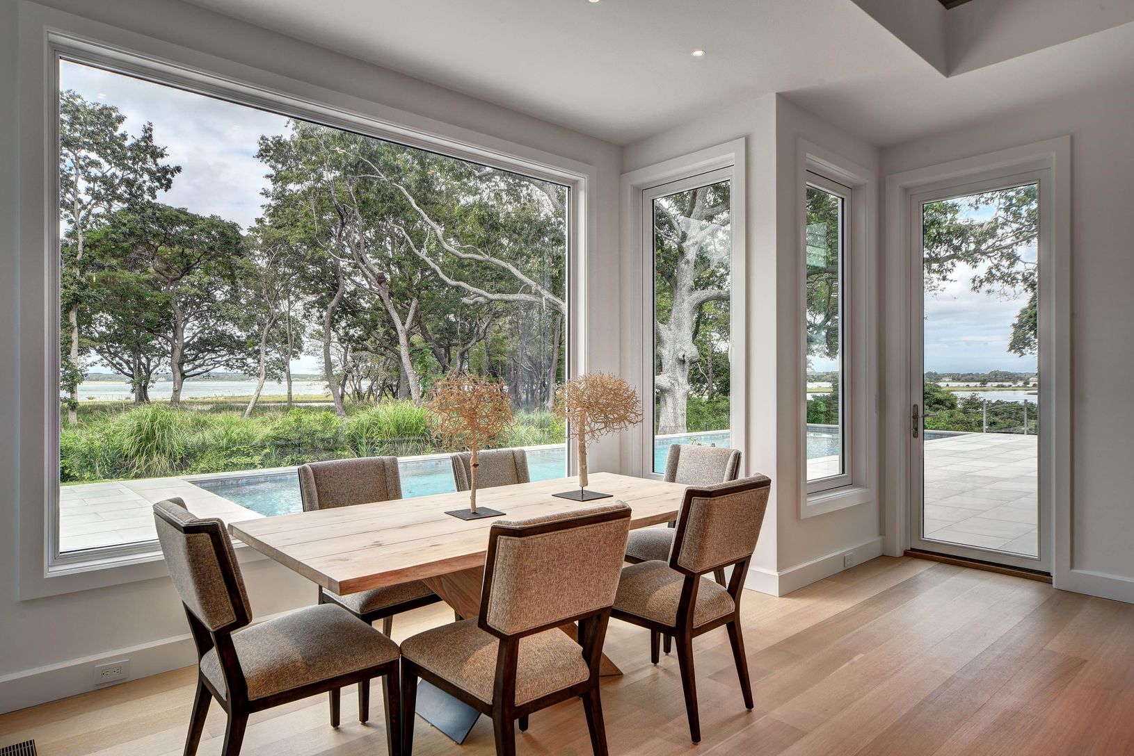  eat-in kitchen