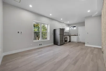 3 bed, 1900 sqft, $3,195 — Photo 1