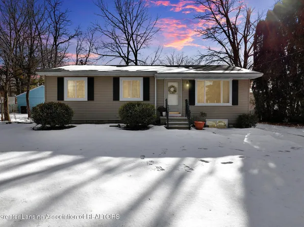 5815 Lake Dr, Haslett, MI 48840