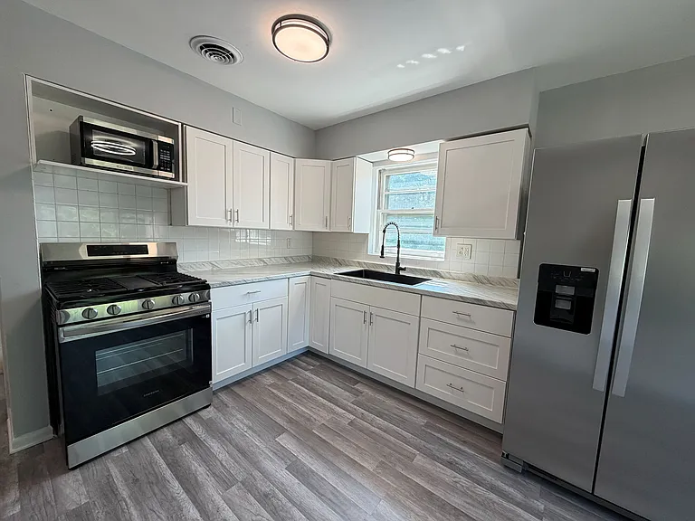 5558 W Wilson Ave #2 — Photo 8