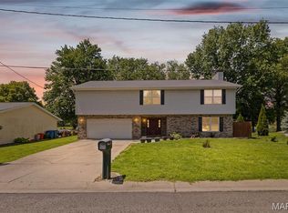 85 Sunray Dr, Highland, IL 62249