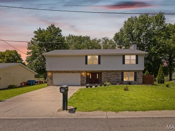 85 Sunray Dr, Highland, IL 62249