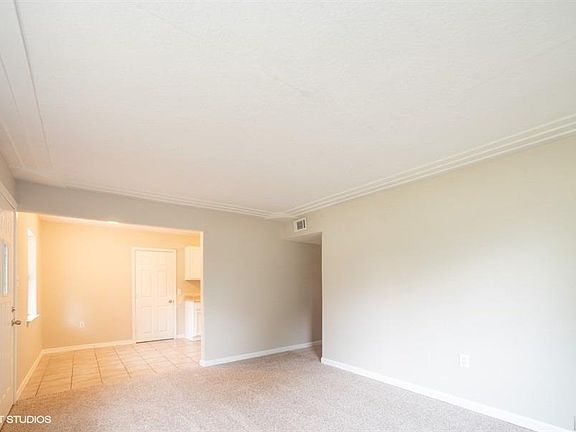 5th image of 6119 Syrcle Ave