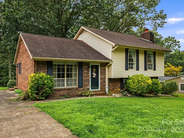 102 Aycock St, Black Mountain, NC 28711