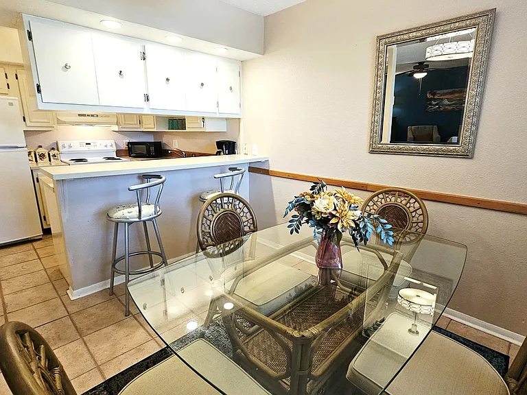 Dining room-kitchen