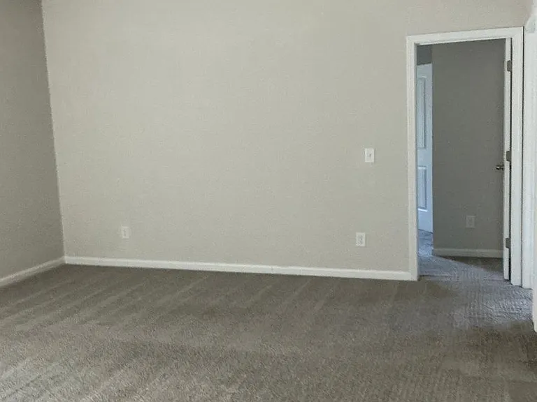 1256 Towne Square Ct — Photo 17