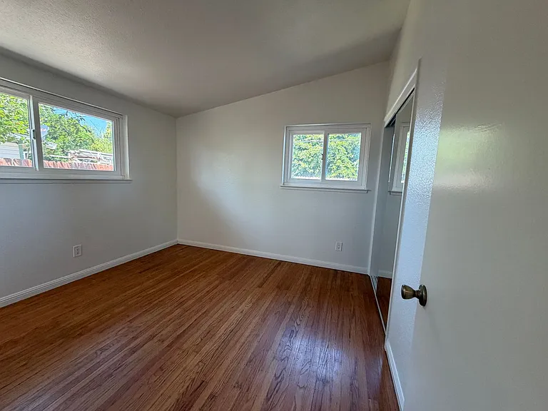 8945 Fashion Dr — Photo 22