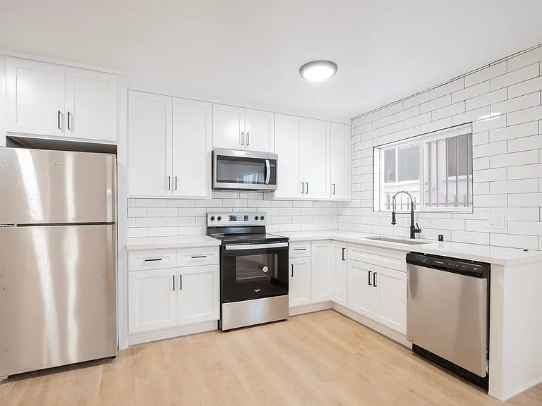 1626 N Fuller Ave — Photo 2
