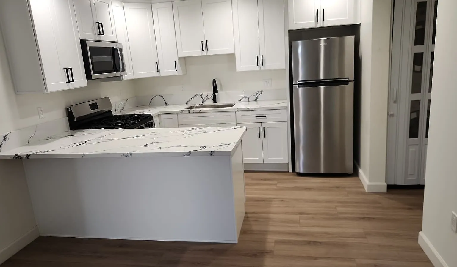 1 bed, 450 sqft, $2,100 — Photo 1