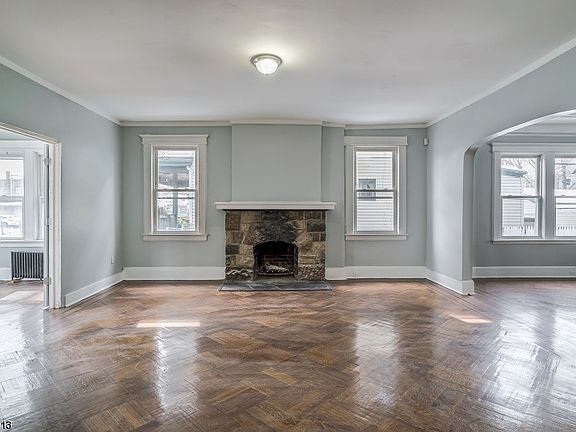 4th image of 395 N Maple Ave