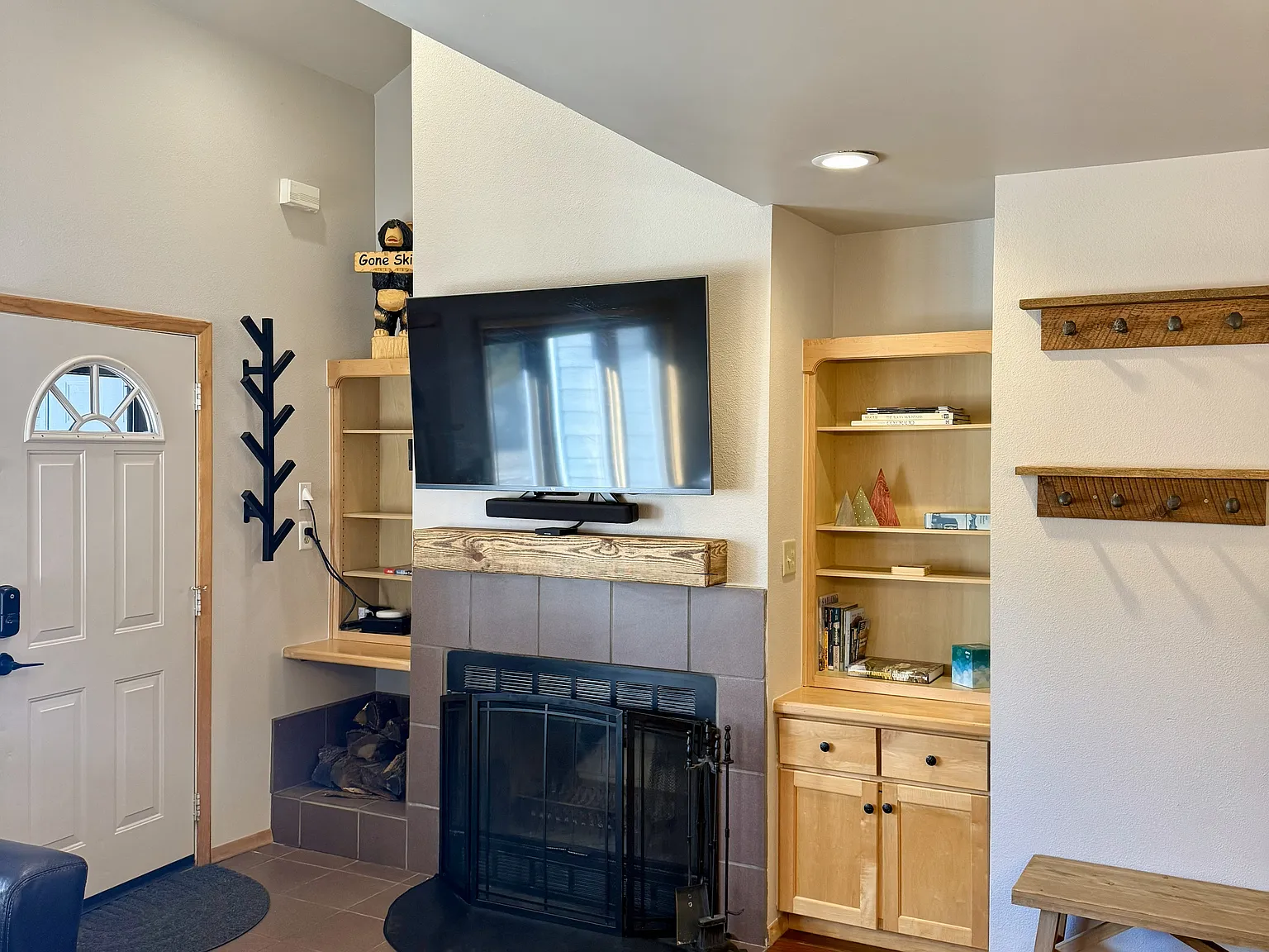 3 bed, 1404 sqft, $3,200 — Photo 2