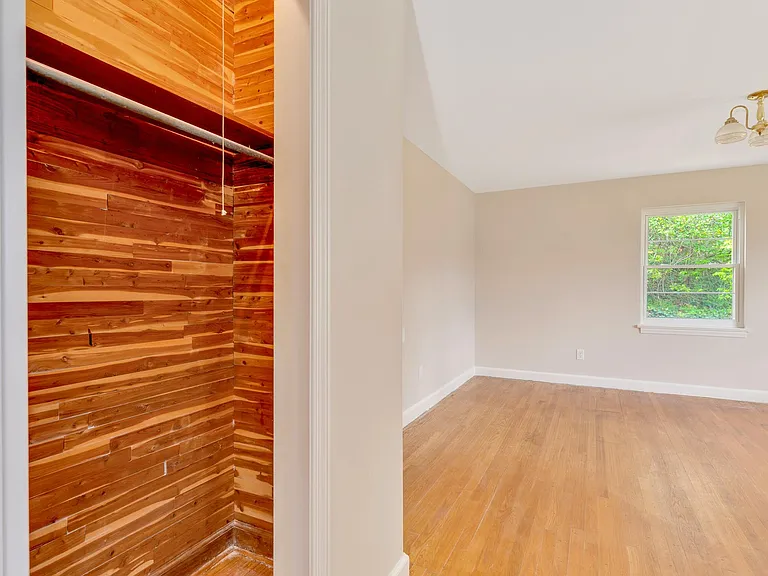 1109 James Blvd — Photo 11