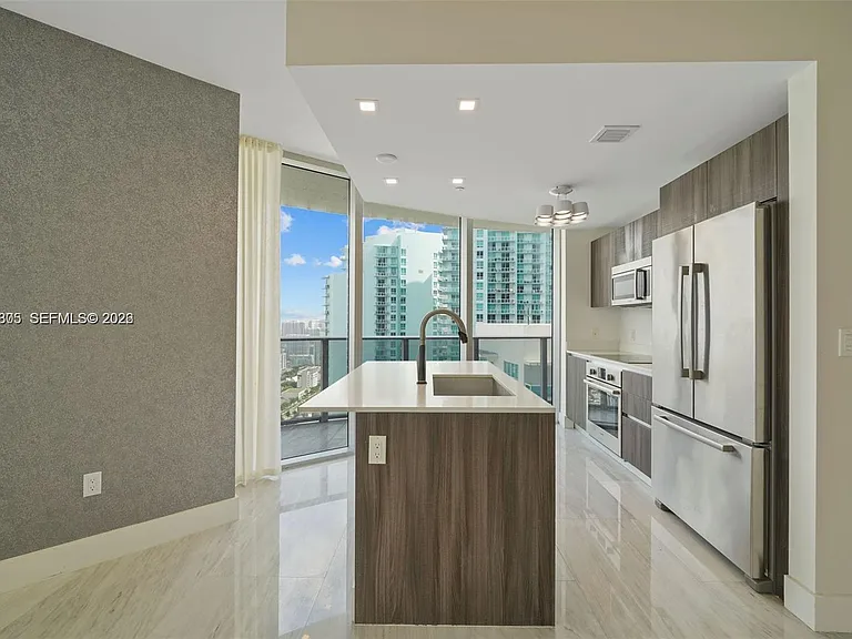 488 NE 18th St #3701 — Photo 3