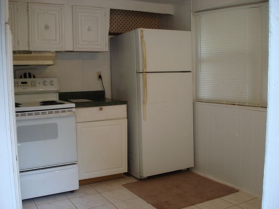 2nd image of 1775 Holliday Dr