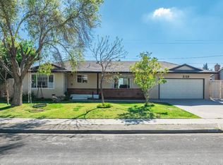 2125 Fairmont Dr, Hanford, CA 93230
