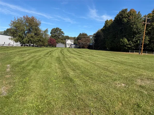 10248 Railroad St, Lake City, PA 16423