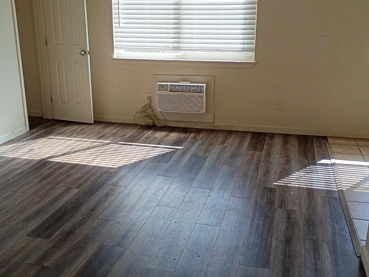 1555 Sonoma Ave Apt 1-10 — Photo 2