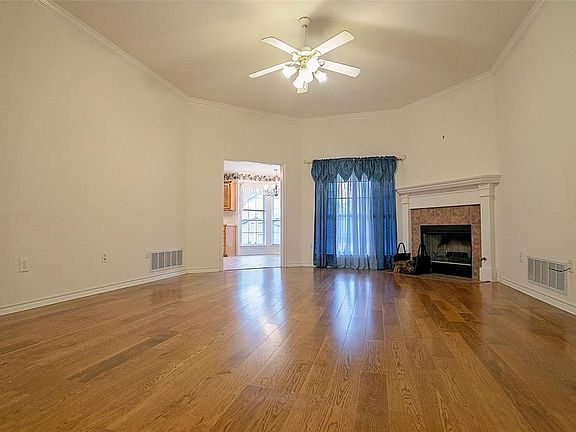 2nd image of 402 W Sherman Dr