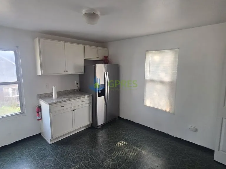641 Linden Ave — Photo 3