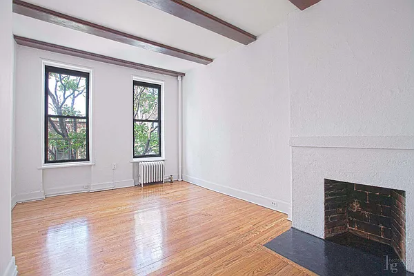 Rented by Hecht Group | media 12