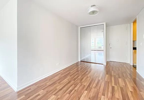 5th image of 333 E 30th St APT 5K