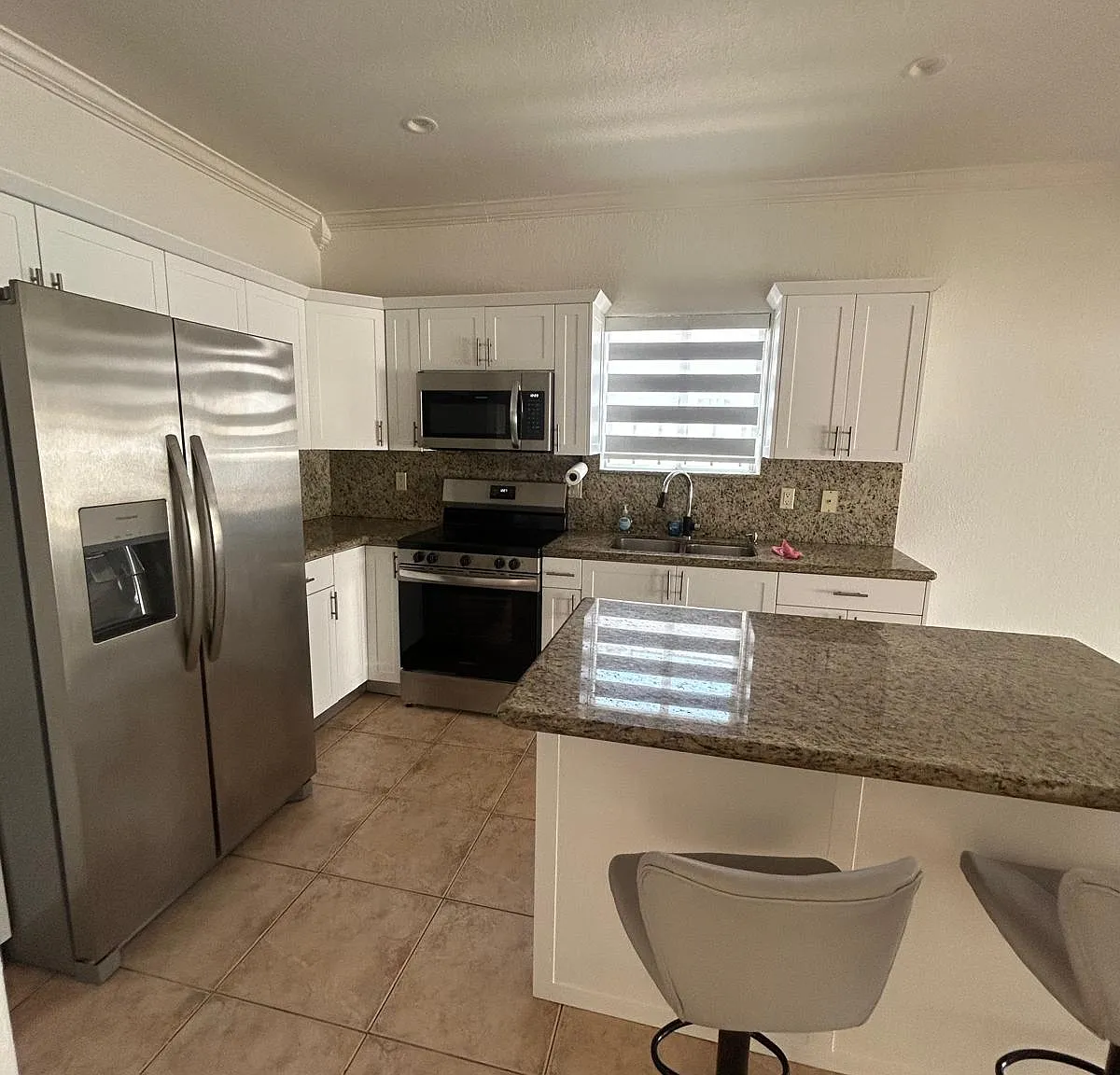 3 bed, 2.0 bath, 1523 sqft, $4,150 — Photo 3