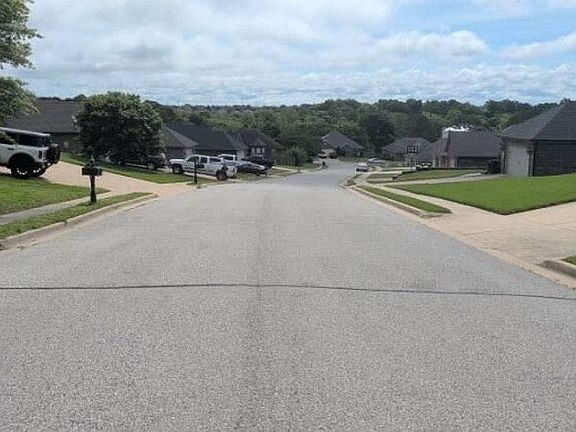 4th image of 451 Coopers Farm Rd