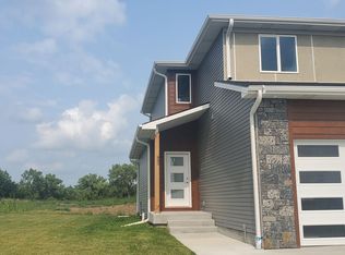880 Titan Dr, Hickman, NE 68372