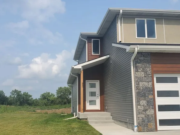 880 Titan Dr, Hickman, NE 68372