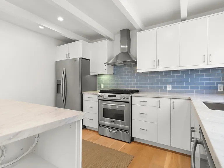1541 Filbert St #3 — Photo 9