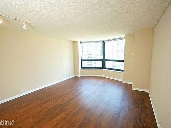 3rd image of 186 N Harbor Dr