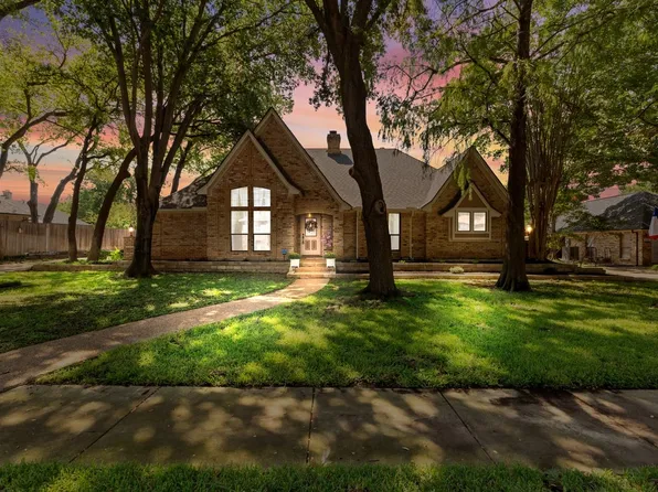 1120 Hidden Oaks Dr, Bedford, TX 76022