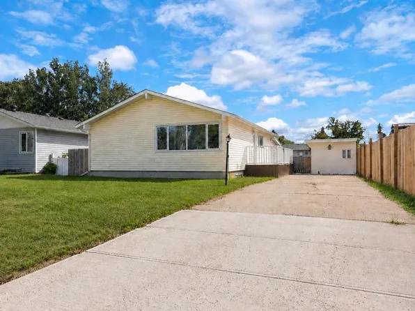 2 N Blair Cres, Wood Buffalo, AB T9H 1M9