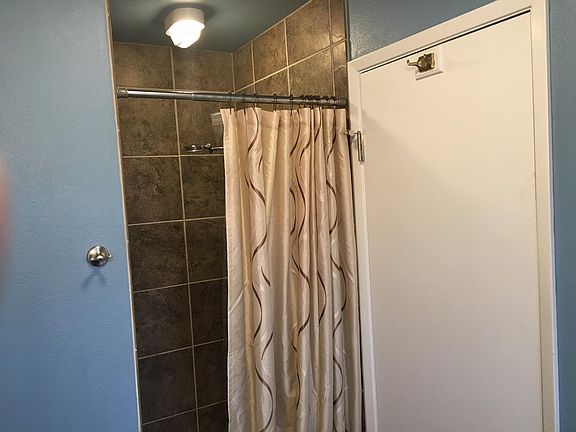 5th image of 19222 Soundview Dr NW
