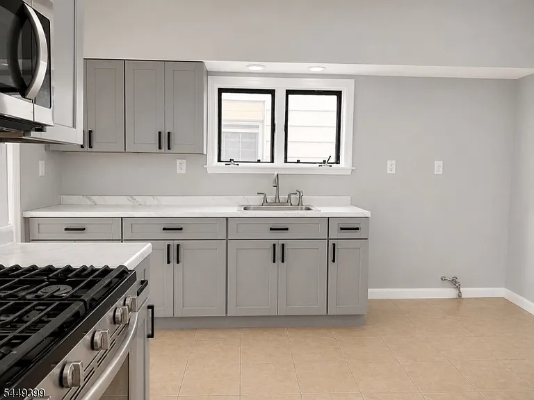 1110 Hampton Pl — Photo 7