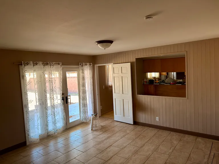 4048 W Glendale Ave — Photo 3