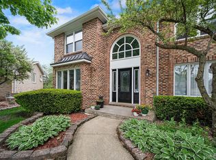 6611 Wildwood Ct, Lisle, IL