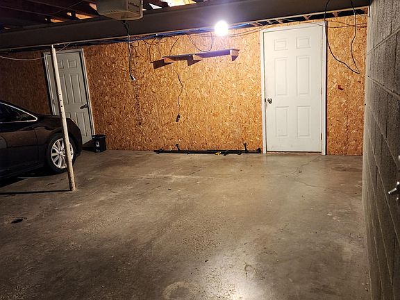 laundry area in garage with washer/dryer hookup
