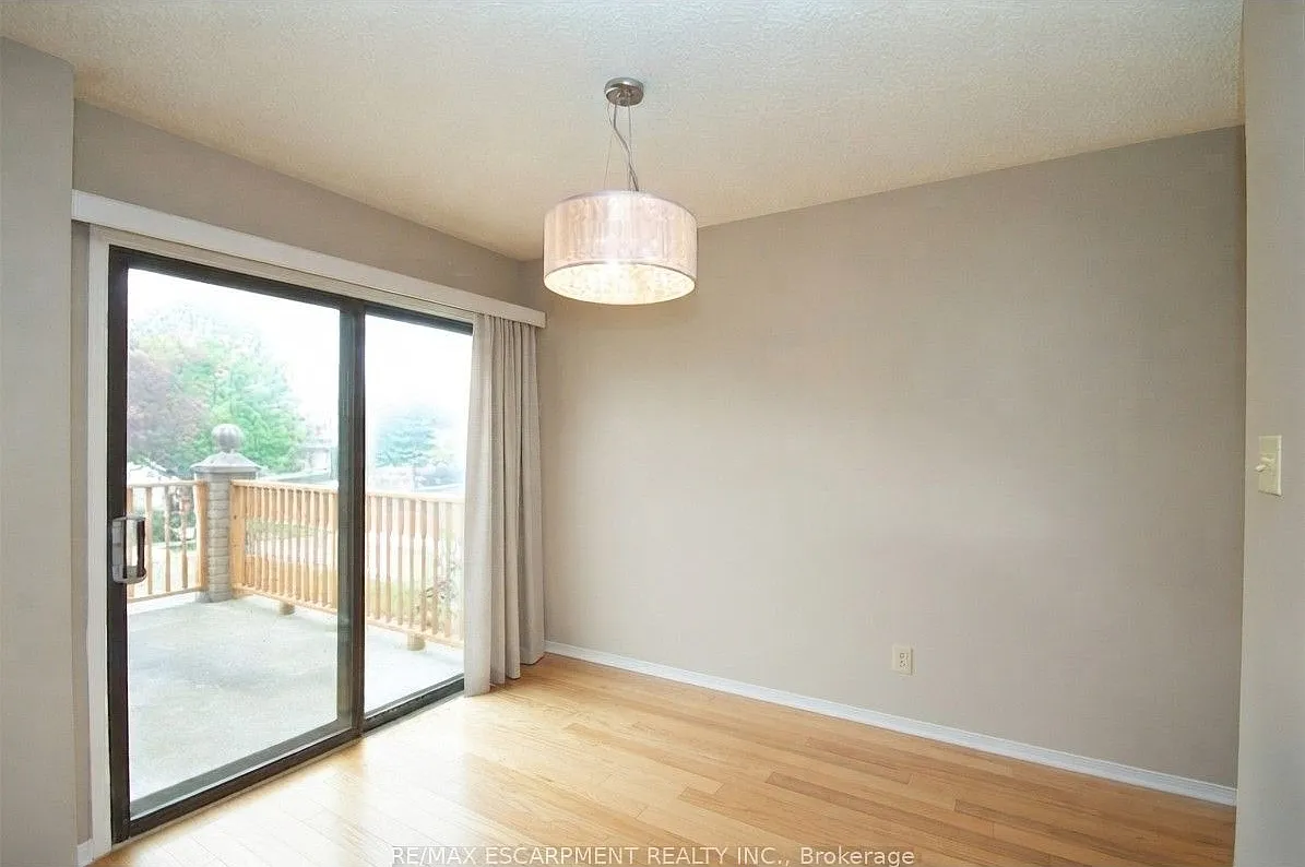3 bed, $2,900 — Photo 3