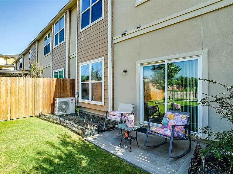 1313 Summerset Ln — Photo 10