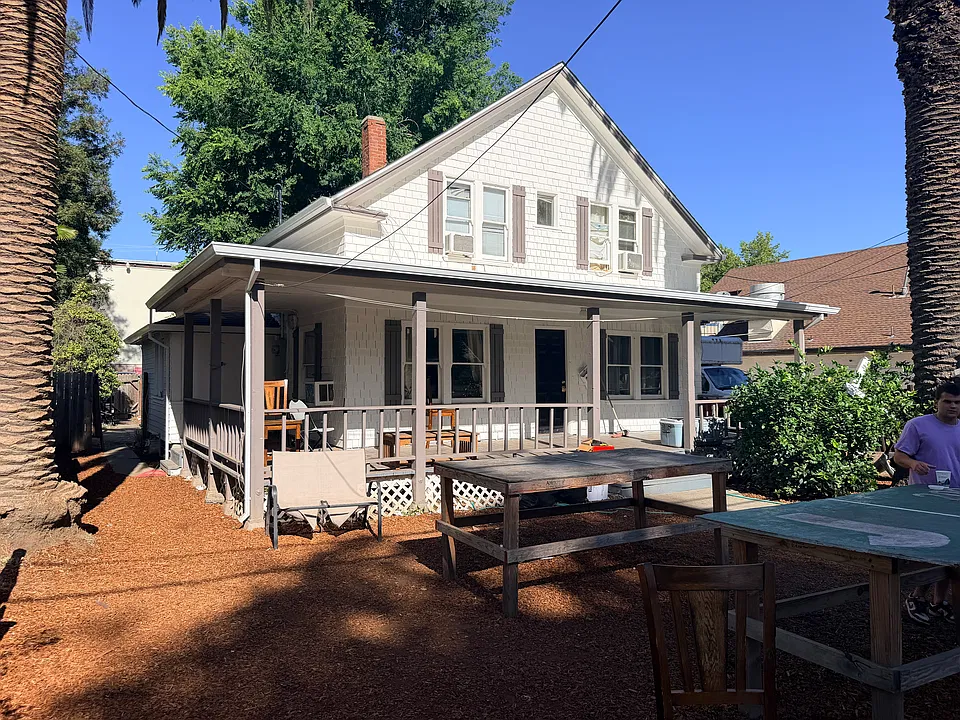 233 University Ave