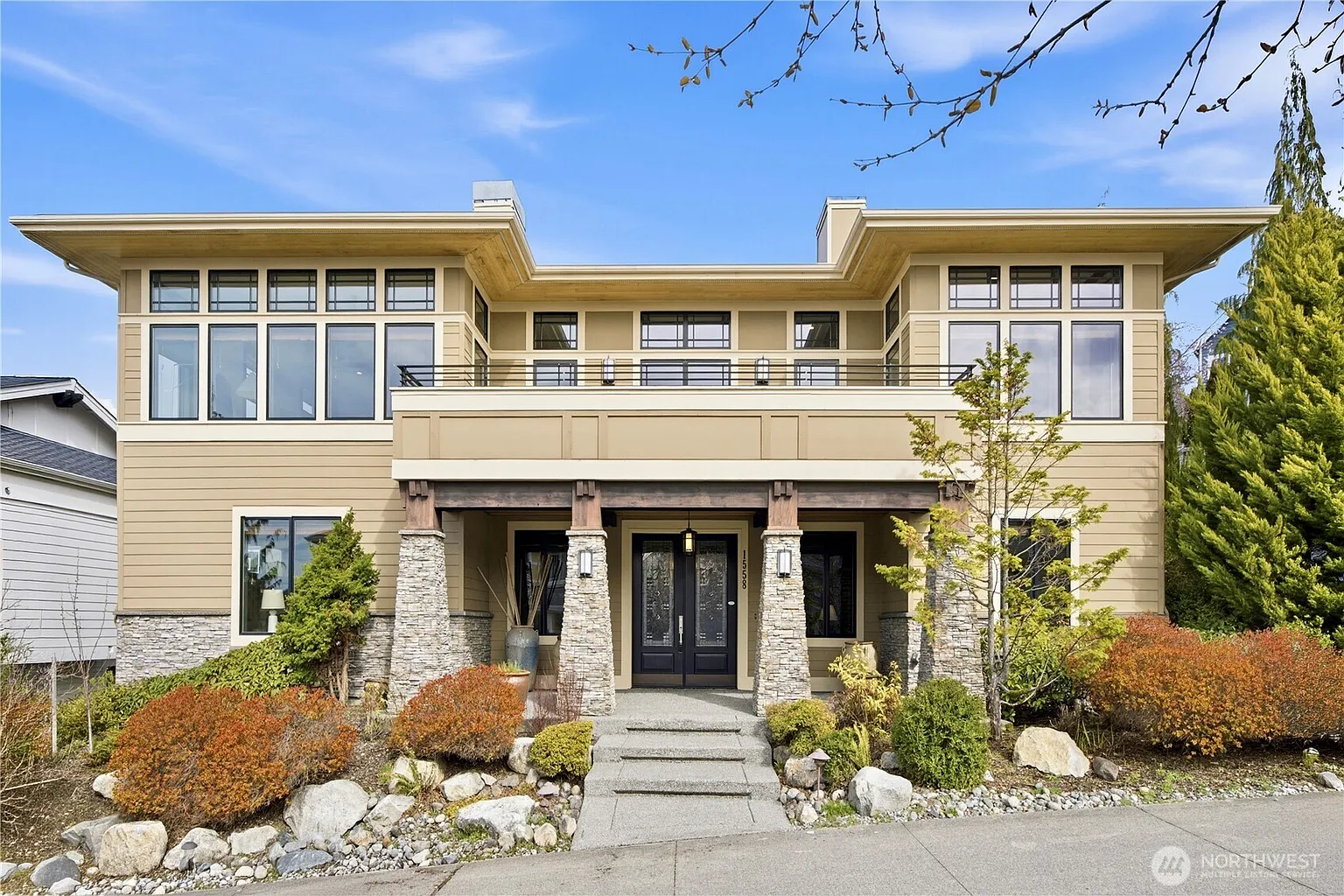 1558 26th Court NE photo 1