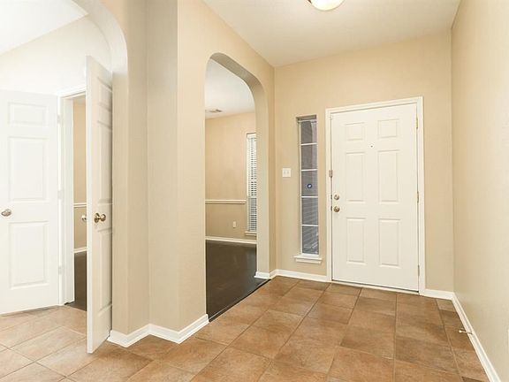 5th image of 6185 Galloway Ln